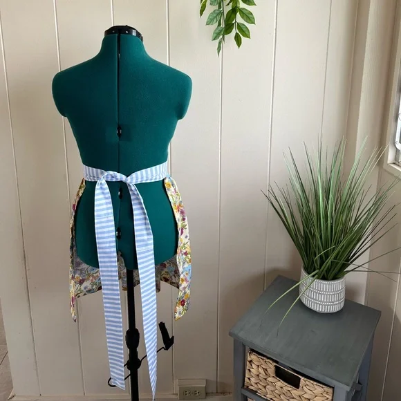 Retro style half apron - Picture 6 of 6